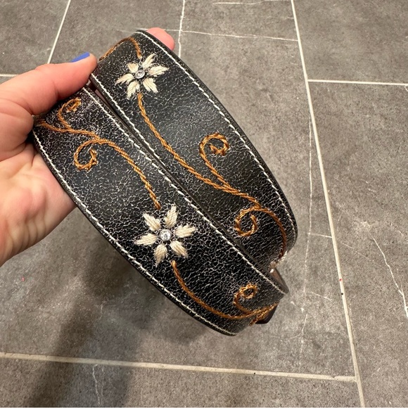 Nocona western belt cowboy cowgirl floral rhinestone embroidered black distress - Picture 3 of 14